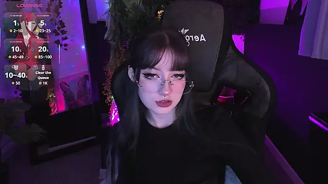 LiliLuna online show from February 18, 2026, 4:03 pm