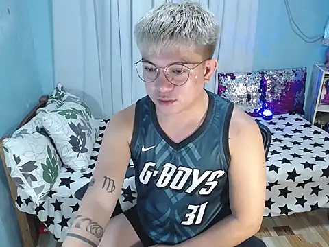 Snapshot of Fuckboii_intown chatting on November 11, 2025, 10:54 am Fuckboii intown online show from November 11, 2025, 10:54 am