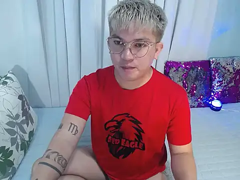 Snapshot of Fuckboii_intown chatting on November 13, 2025, 12:42 pm Fuckboii intown online show from November 13, 2025, 12:42 pm