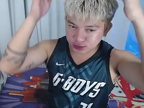 Snapshot of Fuckboii_intown chatting on November 18, 2025, 4:32 pm Fuckboii intown online show from November 18, 2025, 4:32 pm