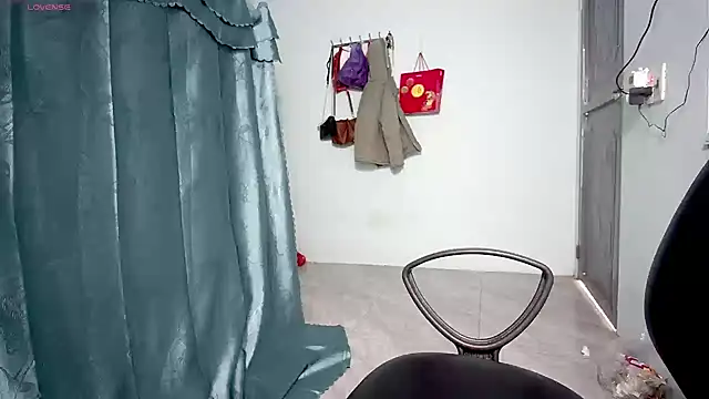 Snapshot of _Sara_768 chatting on December 1, 2025, 8:15 am Sara 768 online show from December 1, 2025, 8:15 am