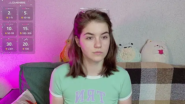 ElzaBlis online show from April 16, 2026, 3:24 pm