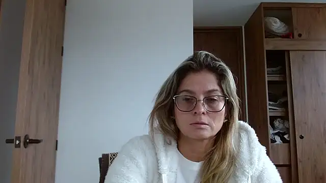 linda-mature43 online show from November 26, 2025, 2:28 pm