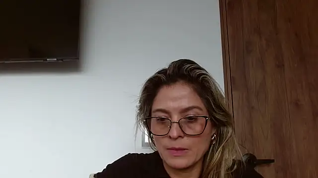 linda-mature43 online show from November 28, 2025, 5:57 pm