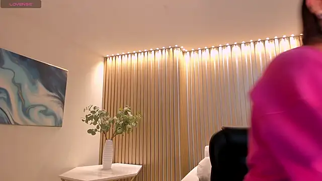 Snapshot of SarahRhodes_ chatting on February 24, 2026, 11:11 am SarahRhodes online show from February 24, 2026, 11:11 am