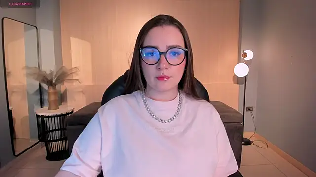 SarahRhodes  online show from October 20, 2025, 11:33 am