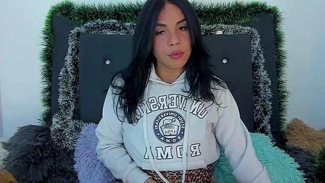 Snapshot of Adrianna_Arias chatting on December 19, 2025, 5:54 am Adrianna Arias online show from December 19, 2025, 5:54 am