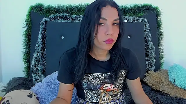 Snapshot of Adrianna_Arias chatting on December 19, 2025, 8:33 pm Adrianna Arias online show from December 19, 2025, 8:33 pm