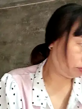 Snapshot of maple694 chatting on October 6, 2025, 3:40 am maple694 online show from October 6, 2025, 3:40 am