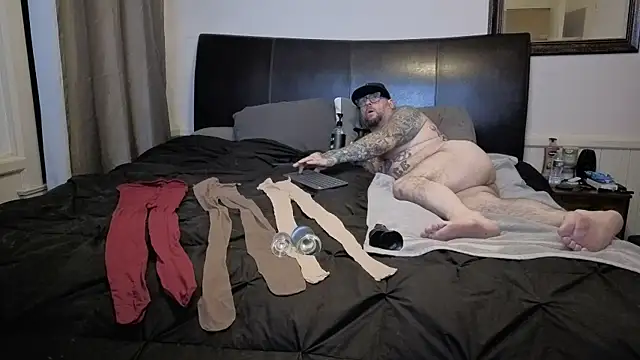 pantyhoselover54 online show from November 25, 2025, 1:50 am