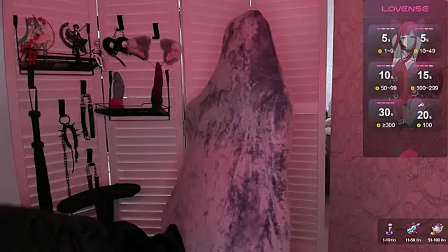 aestheticbeing online show from September 14, 2025, 12:05 pm