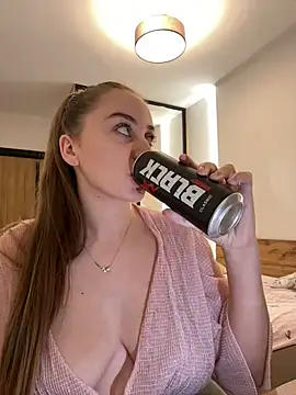 Snapshot of Maribelle_Vinnie chatting on February 16, 2026, 4:16 pm Maribelle Vinnie online show from February 16, 2026, 4:16 pm