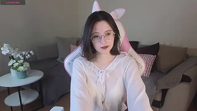 Snapshot of EsmaWonka chatting on November 13, 2025, 7:12 am EsmaWonka online show from November 13, 2025, 7:12 am