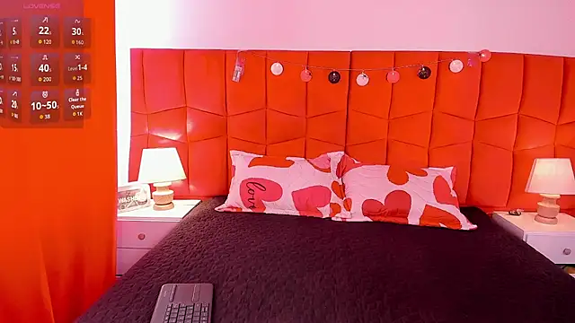 Snapshot of Fire_Fairy_ chatting on October 31, 2025, 2:35 pm Fire Fairy online show from October 31, 2025, 2:35 pm