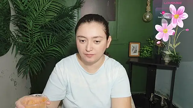 Snapshot of Anaa_Rose chatting on May 23, 2026, 12:59 pm Anaa Rose online show from May 23, 2026, 12:59 pm
