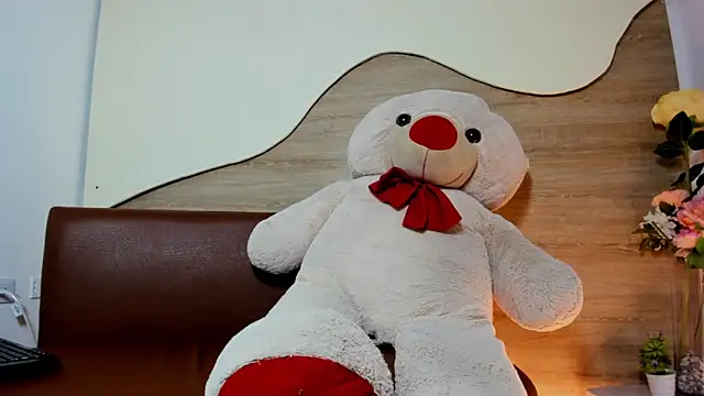 ashley moss online show from November 8, 2025, 8:23 pm