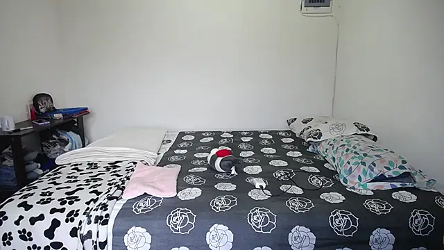 Snapshot of Candy_Grey28 chatting on November 8, 2025, 11:47 am Candy Grey28 online show from November 8, 2025, 11:47 am