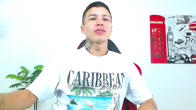 Cumandres18 online show from March 30, 2026, 2:29 pm