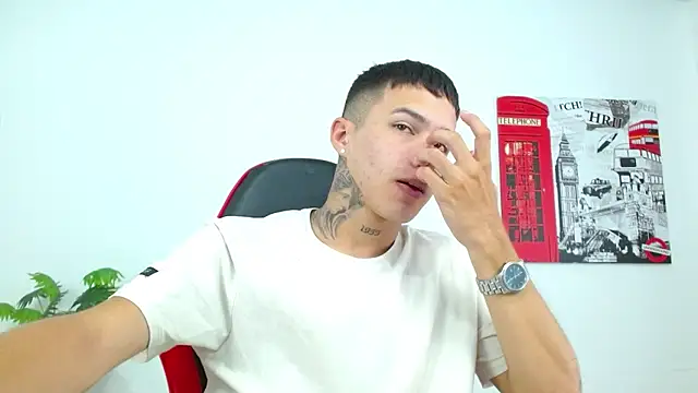 Cumandres18 online show from March 28, 2026, 2:29 pm