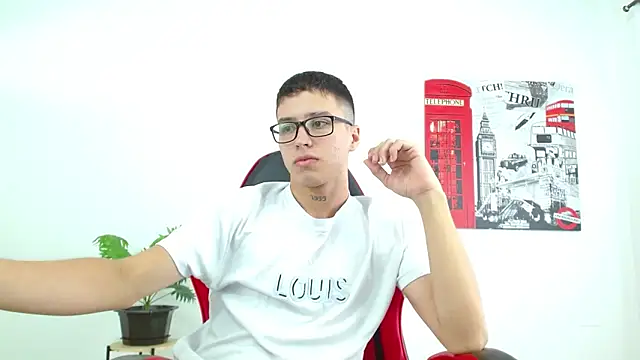 Cumandres18 online show from October 7, 2025, 2:07 pm