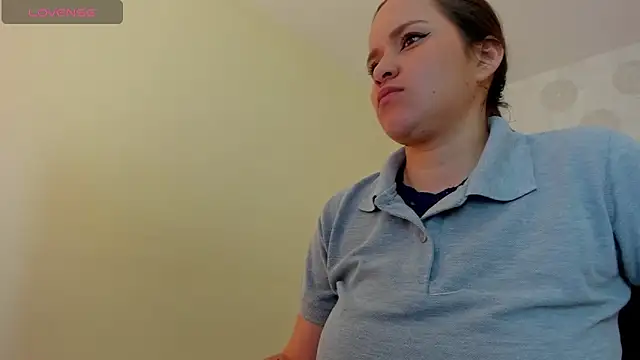 Snapshot of GIANAMILLER6 chatting on October 20, 2025, 12:17 pm GIANAMILLER6 online show from October 20, 2025, 12:17 pm