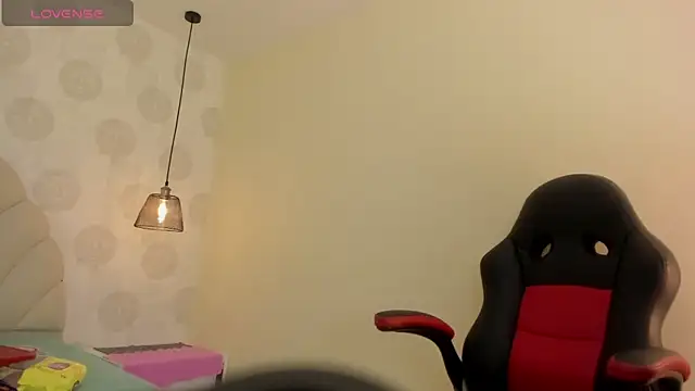 Snapshot of GIANAMILLER6 chatting on November 21, 2025, 12:37 pm GIANAMILLER6 online show from November 21, 2025, 12:37 pm