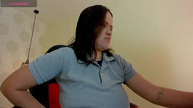 Snapshot of GIANAMILLER6 chatting on November 13, 2025, 12:09 pm GIANAMILLER6 online show from November 13, 2025, 12:09 pm