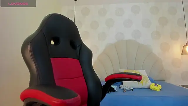 Snapshot of GIANAMILLER6 chatting on November 26, 2025, 12:27 pm GIANAMILLER6 online show from November 26, 2025, 12:27 pm