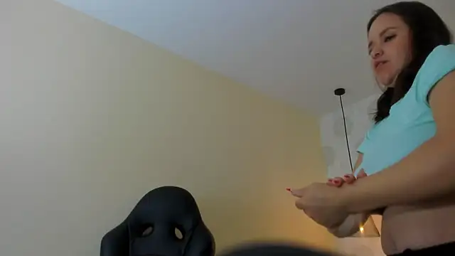 GIANAMILLER6 online show from February 16, 2026, 12:15 pm