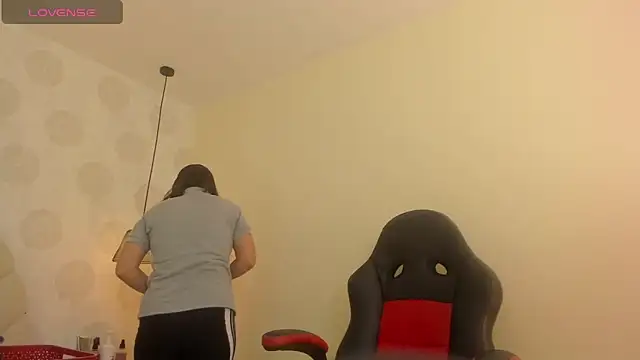 Snapshot of GIANAMILLER6 chatting on November 5, 2025, 12:08 pm GIANAMILLER6 online show from November 5, 2025, 12:08 pm