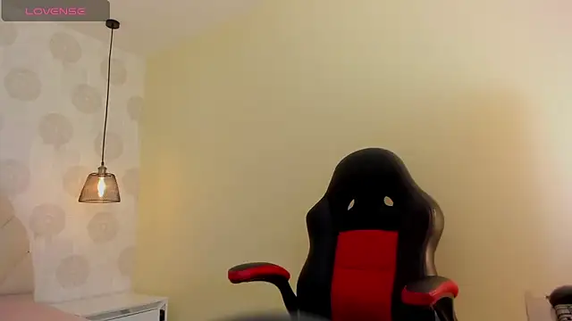 Snapshot of GIANAMILLER6 chatting on November 16, 2025, 12:10 pm GIANAMILLER6 online show from November 16, 2025, 12:10 pm