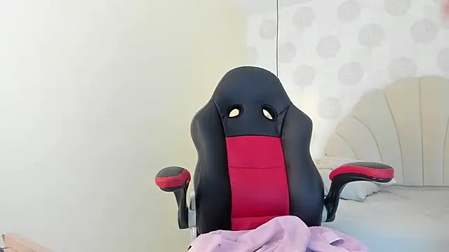 Snapshot of GIANAMILLER6 chatting on October 23, 2025, 12:42 am GIANAMILLER6 online show from October 23, 2025, 12:42 am