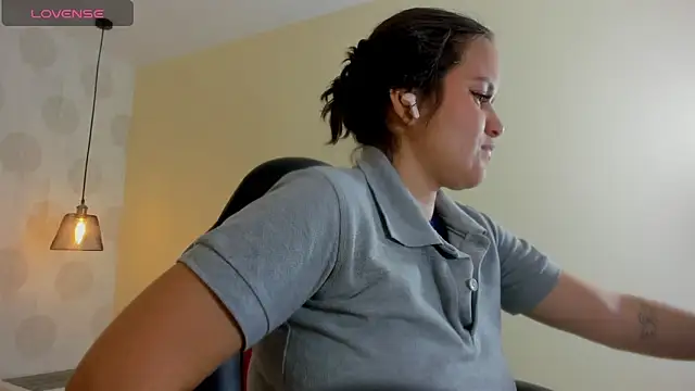 GIANAMILLER6 online show from February 17, 2026, 12:02 pm