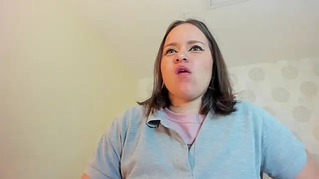 Snapshot of GIANAMILLER6 chatting on October 24, 2025, 12:15 pm GIANAMILLER6 online show from October 24, 2025, 12:15 pm