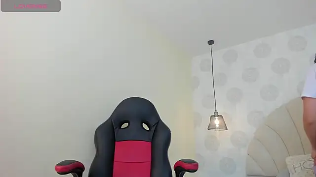 Snapshot of GIANAMILLER6 chatting on October 21, 2025, 12:15 pm GIANAMILLER6 online show from October 21, 2025, 12:15 pm