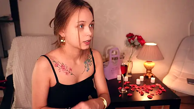 Snapshot of OdellaGillingham chatting on November 29, 2025, 6:19 pm OdellaGillingham online show from November 29, 2025, 6:19 pm