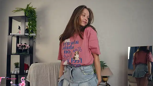 Snapshot of OdellaGillingham chatting on November 19, 2025, 6:52 pm OdellaGillingham online show from November 19, 2025, 6:52 pm