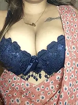 Shiny HOT01 online show from November 1, 2025, 6:24 pm