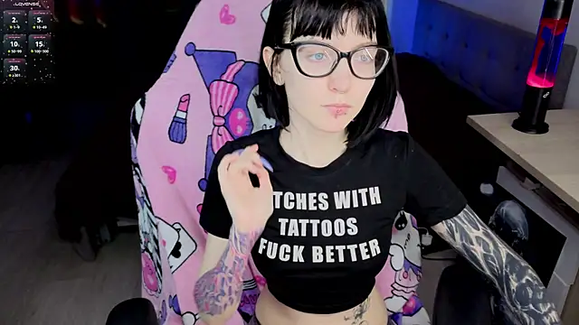 HazelTompson online show from March 15, 2026, 12:12 pm