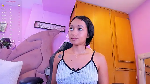 EmmaAnturin online show from November 26, 2025, 9:37 pm