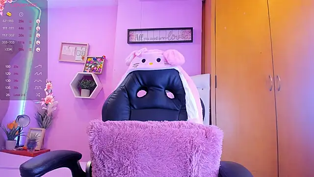 EmmaAnturin online show from November 6, 2025, 10:47 pm