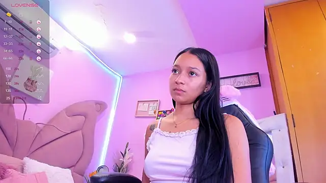 EmmaAnturin online show from November 12, 2025, 10:13 pm