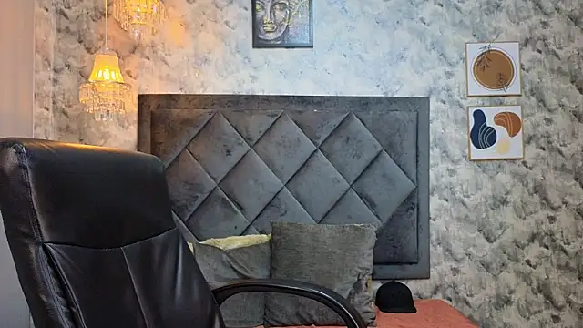 Apolo rousse1 online show from November 25, 2025, 9:15 pm