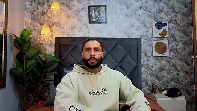 Apolo rousse1 online show from November 14, 2025, 9:18 pm