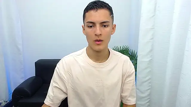 Matiius18 online show from October 9, 2025, 1:33 pm