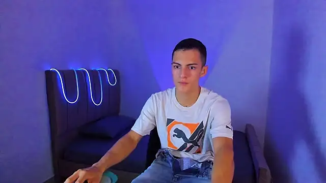 Matiius18 online show from July 9, 2026, 3:55 pm