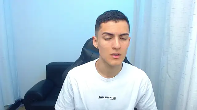 Matiius18 online show from March 25, 2026, 1:43 pm