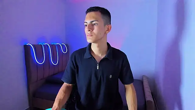 Matiius18 online show from June 25, 2026, 3:39 pm
