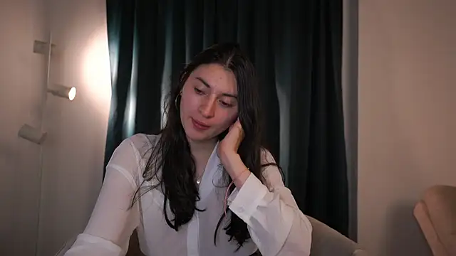 Auralea online show from May 12, 2026, 5:04 am