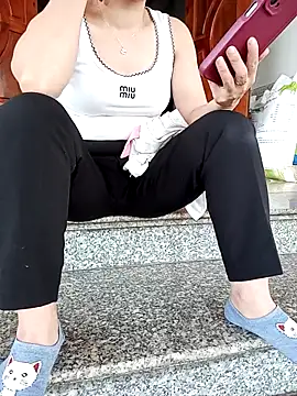 Sweet-Berry89 online show from October 3, 2025, 12:14 am